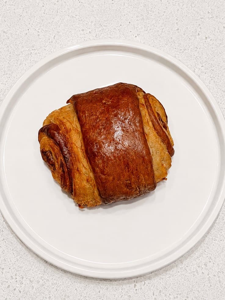 CHOCOLATE CROISSANT