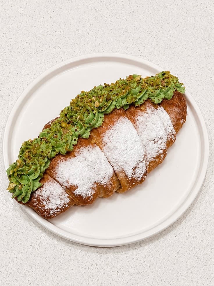 PISTACHIO CROISSANT